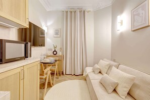 TV, fireplace, offices