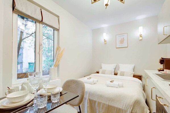 1 bedroom, iron/ironing board, travel crib, WiFi