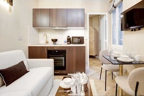 TV, fireplace, offices