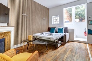 1 bedroom, desk, iron/ironing board, WiFi