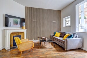 Televisión y oficina 