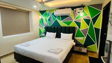 Quarto casal luxo, vista para a cidade | Wi-Fi de cortesia, roupa de cama