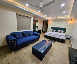 ห้องจูเนียร์สตูดิโอสวีท | Wi-Fi ฟรี, ผ้าปูที่นอน