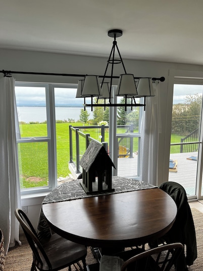 Peaceful beachfront Harrington Hideout close to 4 golf courses and Ski Wentworth