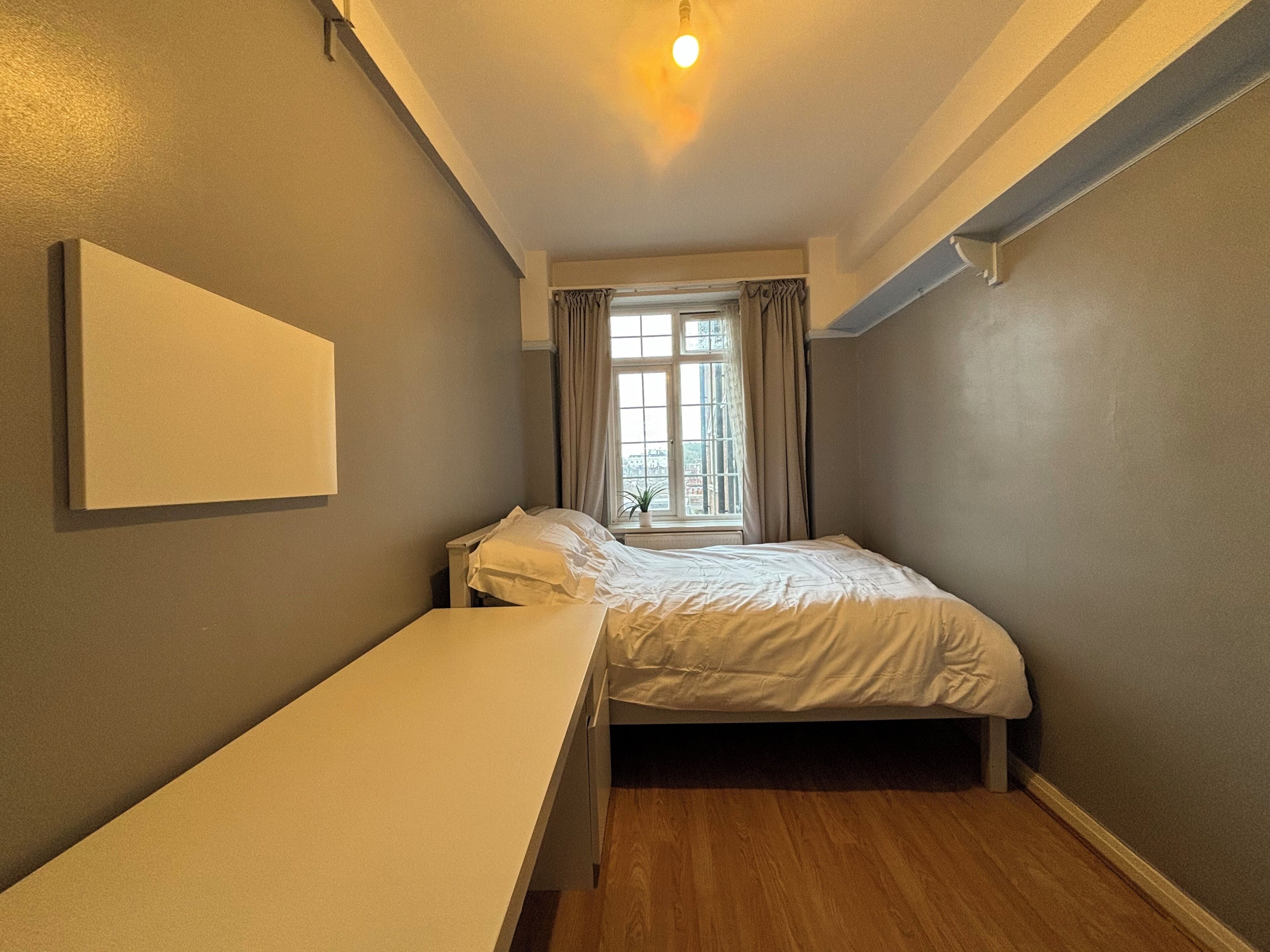 2 bedrooms, desk, iron/ironing board, WiFi