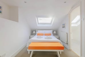 2 bedrooms, iron/ironing board, internet, bed sheets - Warm and Inviting 2BD Flat, Fulham (Greater London)