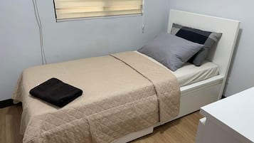 3 bedrooms, iron/ironing board, WiFi, bed sheets