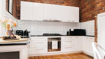 Fridge, microwave, oven, stovetop