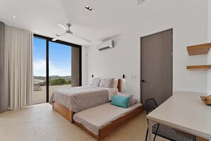 4 Schlafzimmer, Schreibtisch, Bügeleisen/Bügelbrett, Reisekinderbett