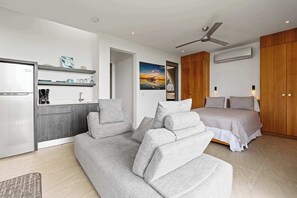 4 slaapkamers, een strijkplank/strijkijzer, reisbedje, gratis wifi