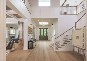 Interior - Mandeville Canyon - Exquisite Contemporary Farmhouse with Pool & Spa (Los Angeles)