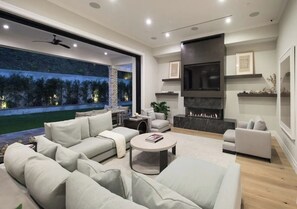 Interior - Mandeville Canyon - Exquisite Contemporary Farmhouse with Pool & Spa (Los Angeles)