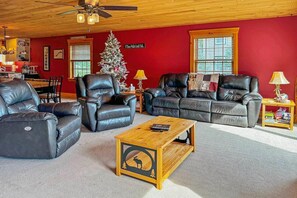 Fireplace - Fairview Lodge on 4th Lake (Old Forge)