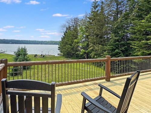 Fairview Lodge on 4th Lake