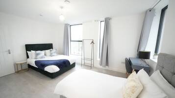 Premium Triple Room | Hypo-allergenic bedding, individually decorated, individually furnished