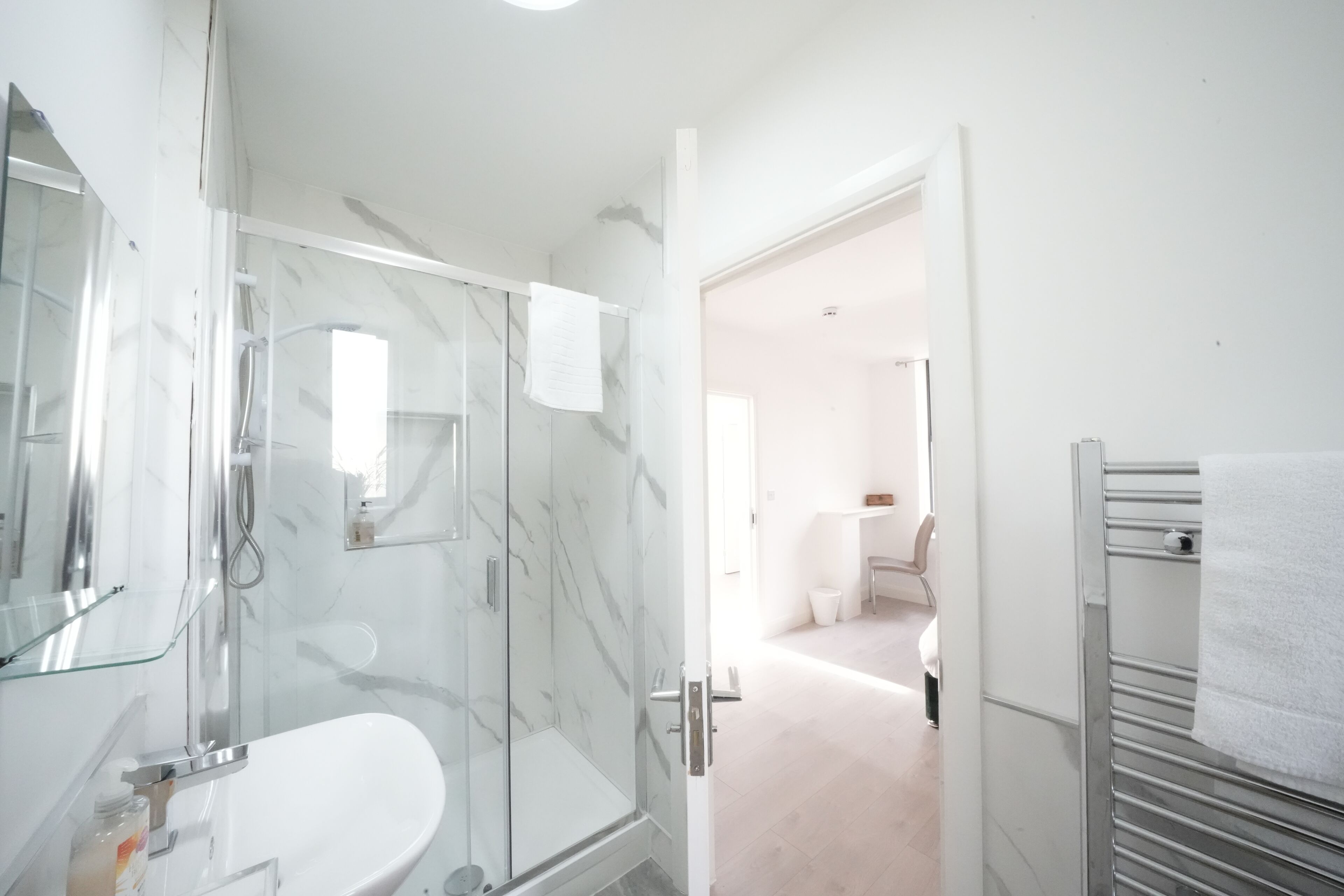 Premium Double Room | Bathroom | Towels, shampoo, toilet paper