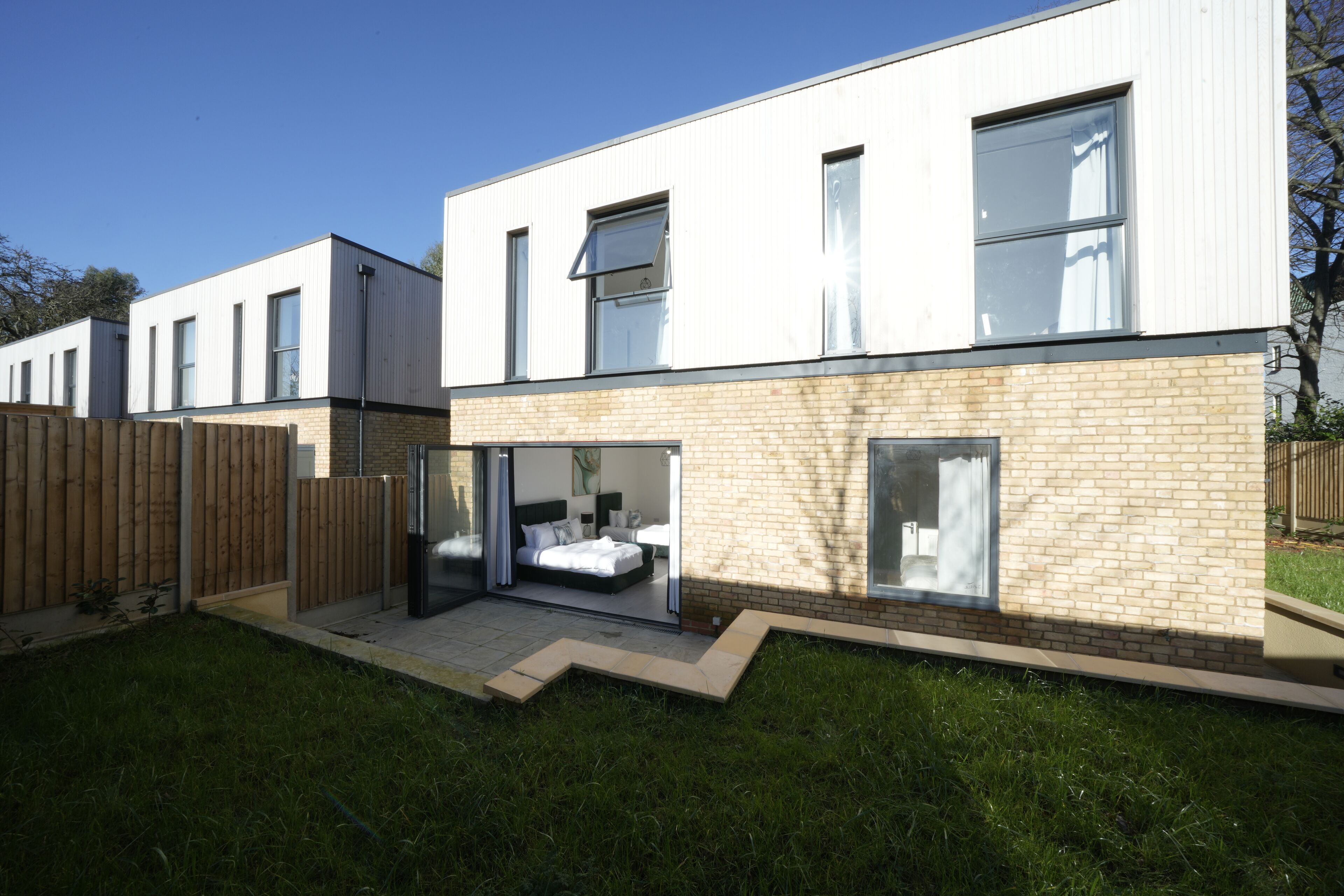 デラックス トリプルルーム | 低刺激性寝具、客室ごとに異なる装飾、客室ごとに異なるインテリア、ノートパソコン用作業スペース