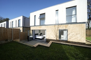 Deluxe driepersoonskamer | Hypoallergeen beddengoed, individueel gedecoreerd