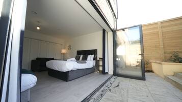 Standard Triple Room | Hypo-allergenic bedding, individually decorated, individually furnished