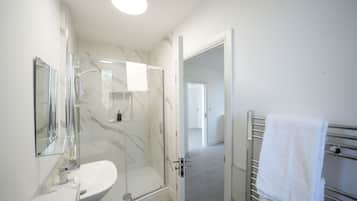 Premium Double Room | Bathroom