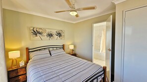 3 bedrooms, iron/ironing board, WiFi, bed sheets