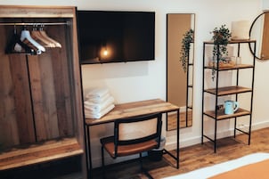 Double Room | Hypo-allergenic bedding, desk, laptop workspace, iron/ironing board