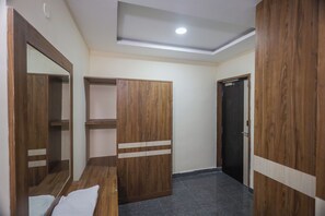 Soundproofing, free WiFi