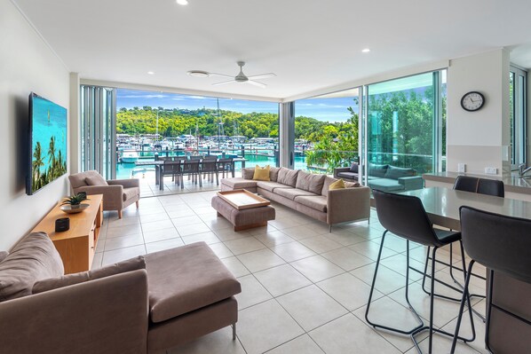 TV - Pavillions 8, Pavillions 8 (Hamilton Island)