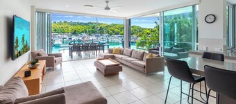 Pavillions 8, Pavillions 8