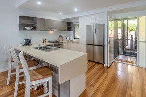 Fridge, oven, stovetop, toaster