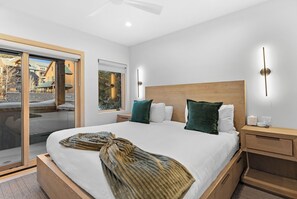 4 室のベッドルーム、WiFi (無料)、ベッドシーツ