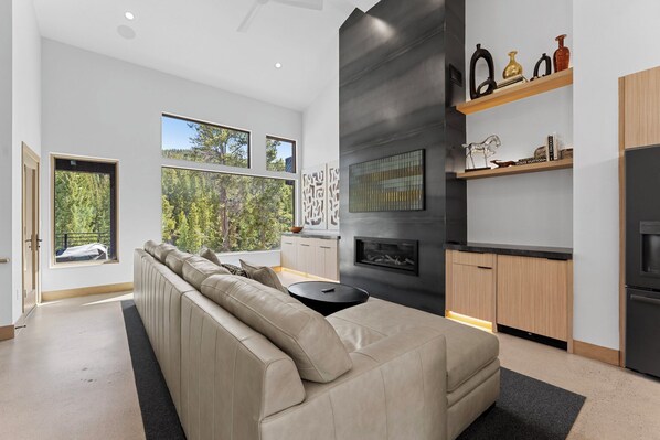 Smart TV, fireplace - Townhome Only Steps From Ski Lifts w/ Mountain Views from Private Hot Tub! (Keystone)