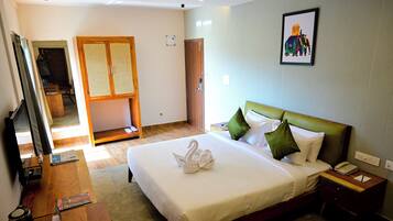 Club Suite | 1 bedroom, soundproofing, free WiFi, bed sheets
