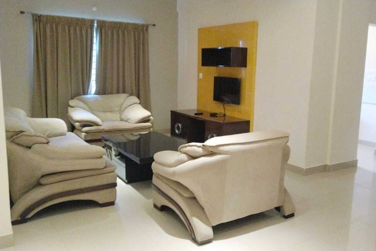 Chambre Familiale, 3 chambres, vue ville | Coin séjour