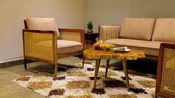 Livancia Suite | Soundproofing, free WiFi, bed sheets