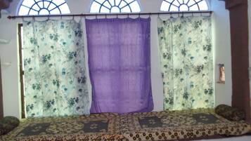 Habitación tradicional | Wifi gratis y ropa de cama