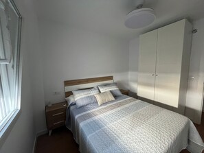 3 Schlafzimmer, Schreibtisch, Bügeleisen/Bügelbrett, WLAN