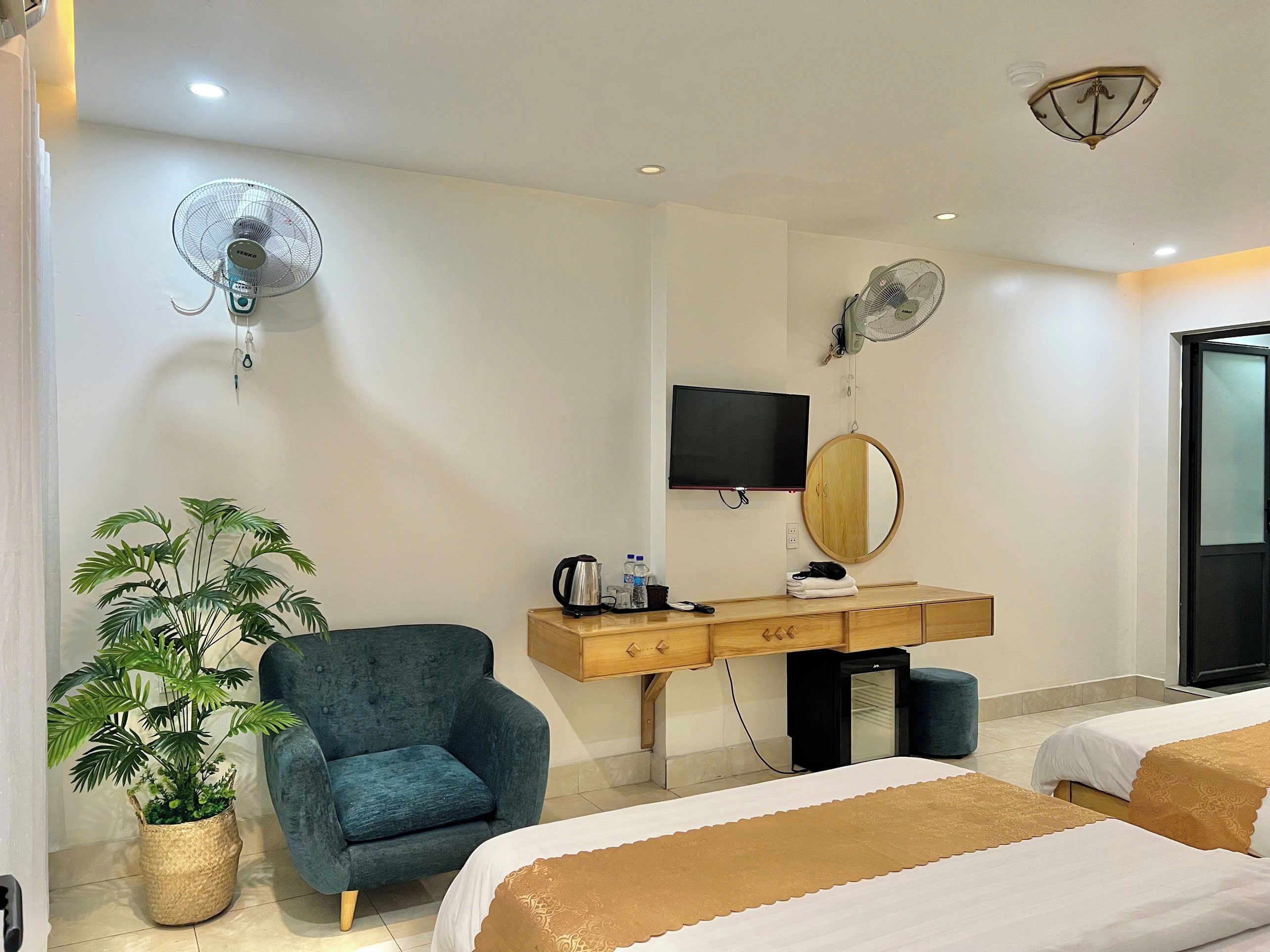 Escritorio, sistema de insonorización, wifi gratis y ropa de cama 