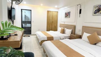 Escritorio, sistema de insonorización, wifi gratis y ropa de cama