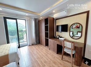 Deluxe Double Room, Balcony, Mountain View | Desk, soundproofing, free WiFi, bed sheets
