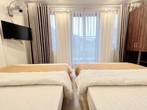 ห้องสแตนดาร์ดดับเบิล, ระเบียง, วิวภูเขา | โต๊ะทำงาน, ห้องเก็บเสียง, Wi-Fi ฟรี, ผ้าปูที่นอน