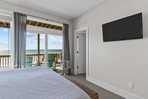 6 bedrooms, iron/ironing board, travel cot, free WiFi - In Spiaggia (at the beach) #185 - 6 BD Oceanfront in the heart of Surf City! (Surf City)