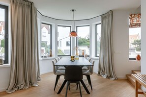 Villa | 4 bedrooms, desk, Internet