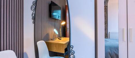 3 bedrooms, desk, iron/ironing board, travel cot