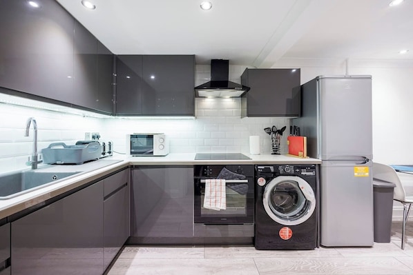 Fridge, microwave, oven, stovetop