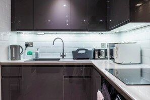 Fridge, microwave, oven, stovetop