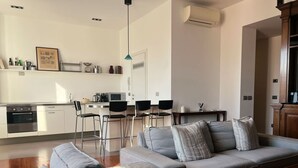 2 camere, Internet