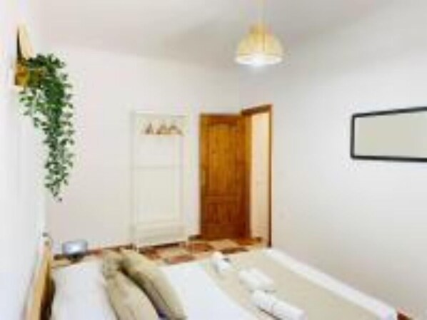 2 bedrooms, WiFi, bed sheets