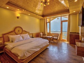 Honeymoon Room | Free WiFi - Golden Peak Manali (Manali)