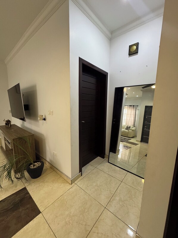 Interior - Cozy apartment in lovely Accra with WiFi, AC . (Accra)